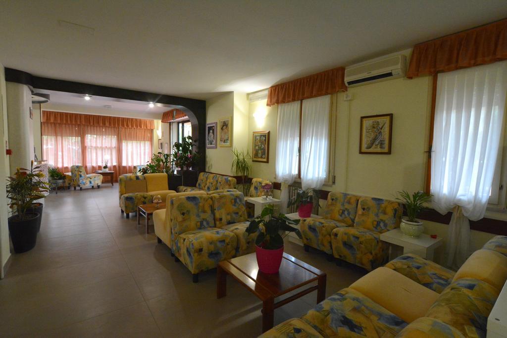 קרביה Hotel Zani מראה חיצוני תמונה