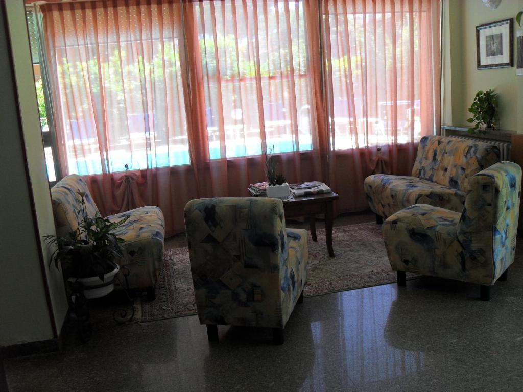קרביה Hotel Zani מראה חיצוני תמונה