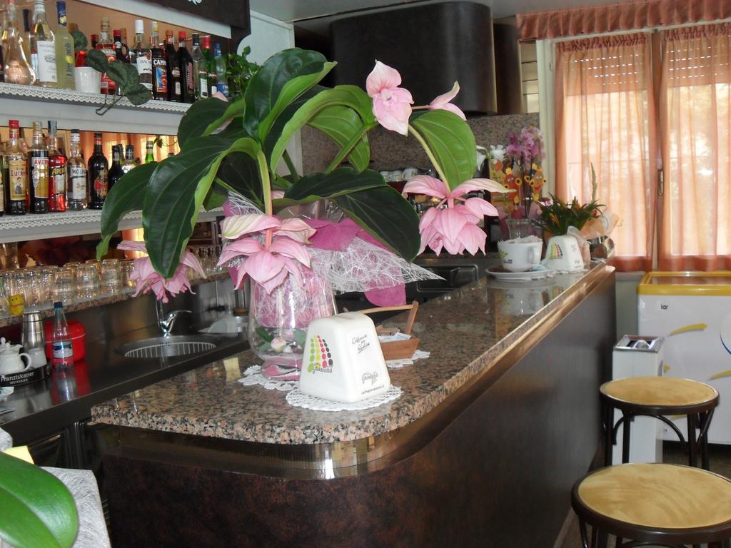 קרביה Hotel Zani מראה חיצוני תמונה