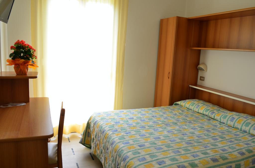 קרביה Hotel Zani חדר תמונה