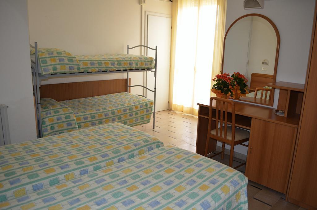 קרביה Hotel Zani חדר תמונה