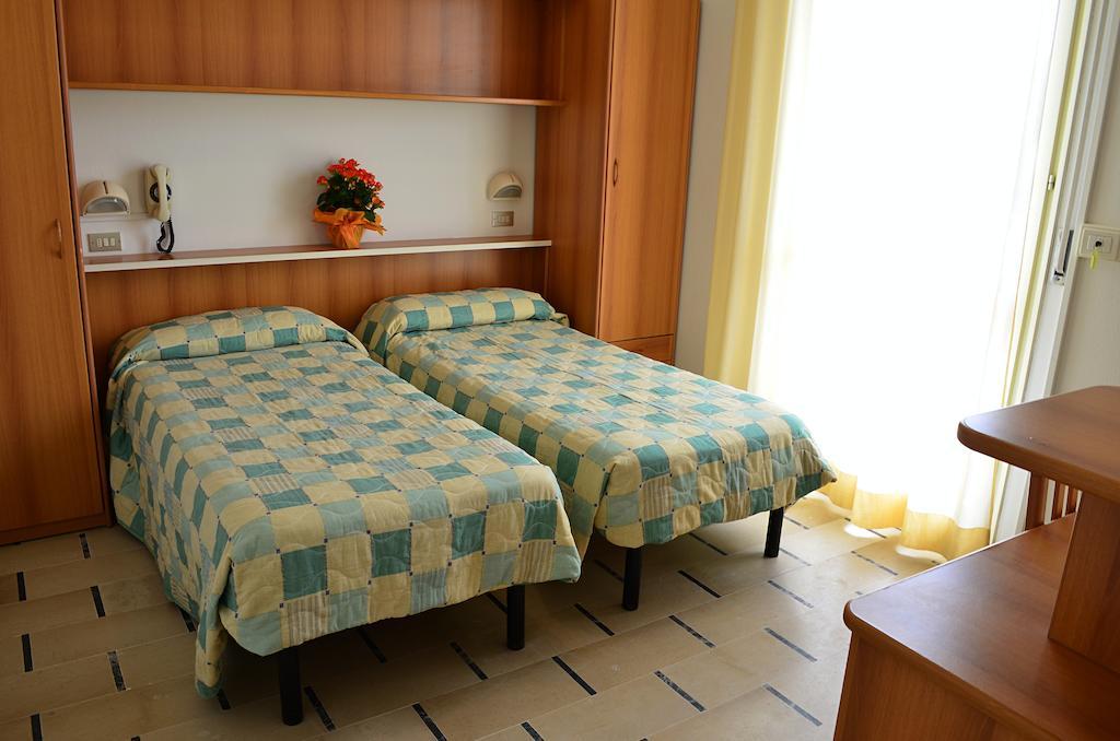 קרביה Hotel Zani חדר תמונה