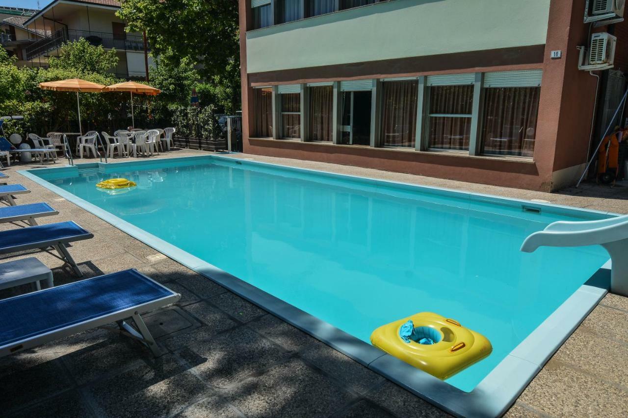 קרביה Hotel Zani מראה חיצוני תמונה